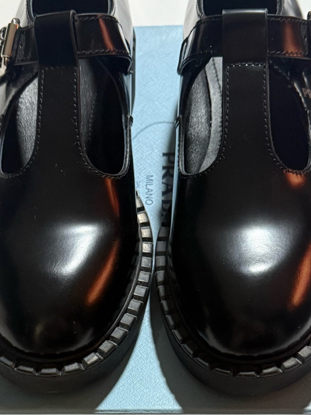 Prada Womens black leather shoe sandals - Picture 4 of 9